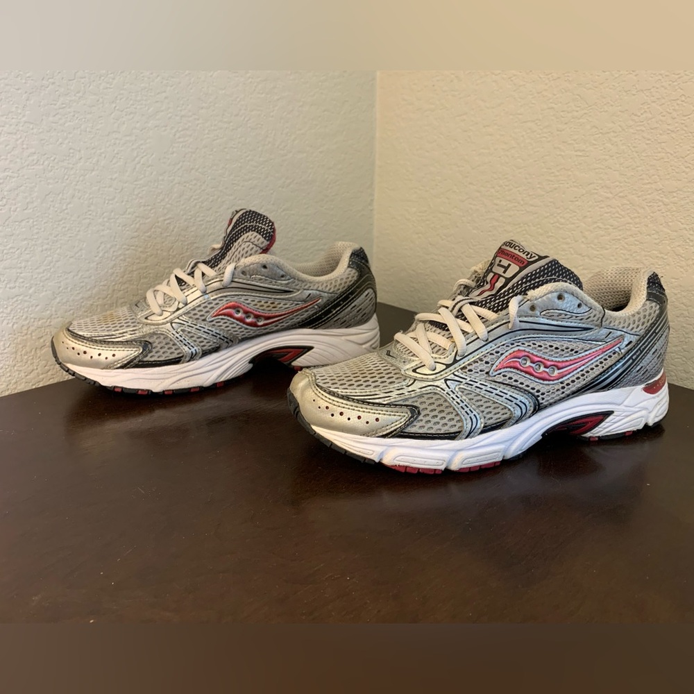 Saucony Gray Silver Pink Running Shoes 15141 Sneaker Women's Size 9 Beaters
